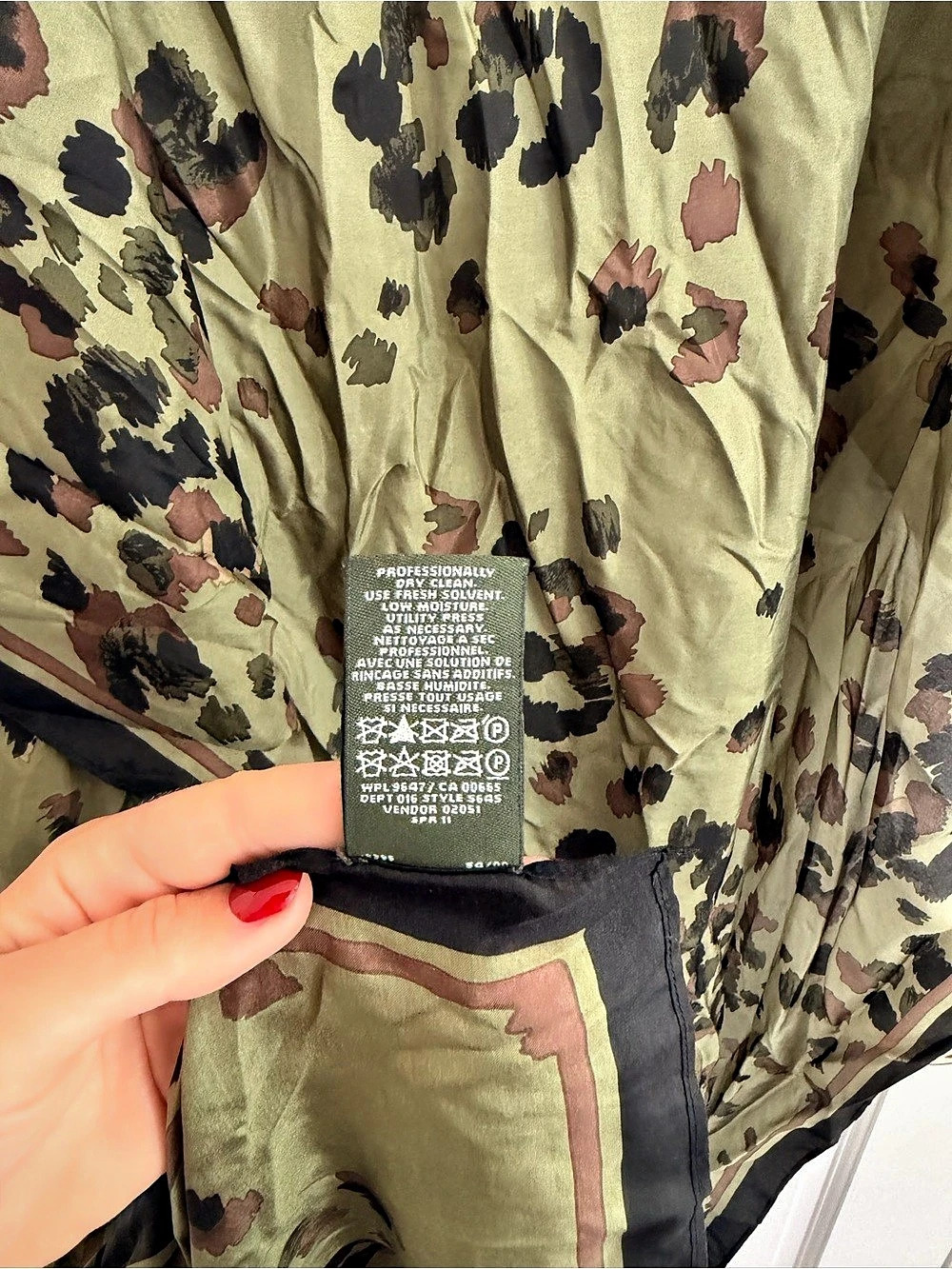 Eddie Bauer Floral Silk Scarf in Green & Black Like New - Picture 4 of 4